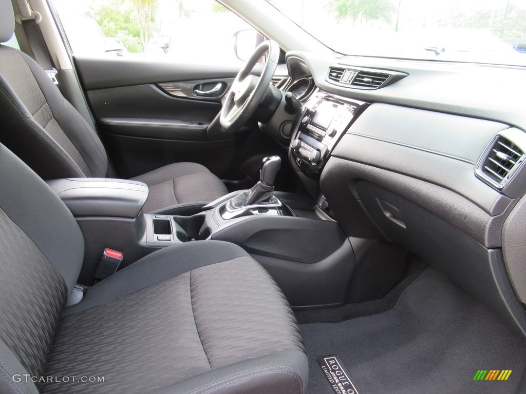 2017 Nissan Rogue SV Front Seat Photo #138183891