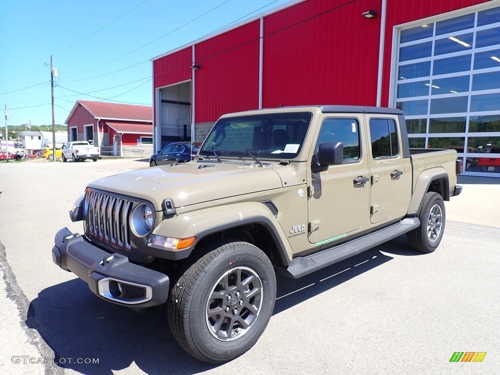 2020 Gladiator Overland 4x4 - Gator / Black photo #1