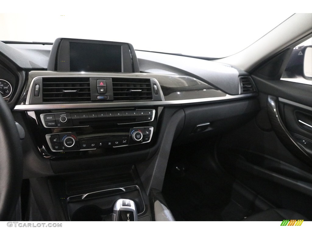 2018 3 Series 320i xDrive Sedan - Jet Black / Black photo #10