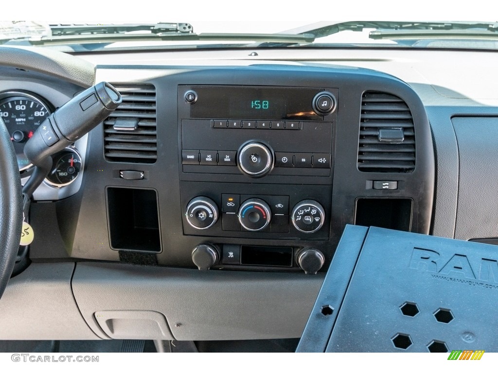 2011 Chevrolet Silverado 2500HD Extended Cab Controls Photo #138206603