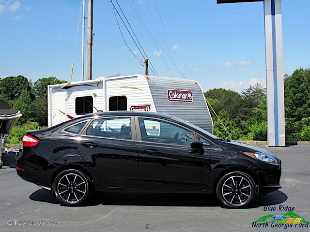 2018 Fiesta SE Sedan - Shadow Black / Charcoal Black photo #6