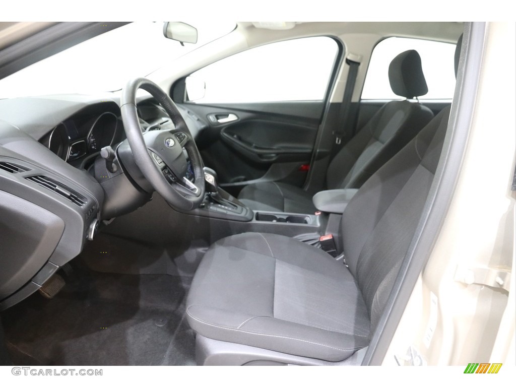 2017 Focus SE Sedan - White Gold / Charcoal Black photo #6