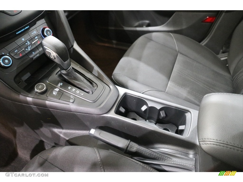 2017 Focus SE Sedan - White Gold / Charcoal Black photo #13