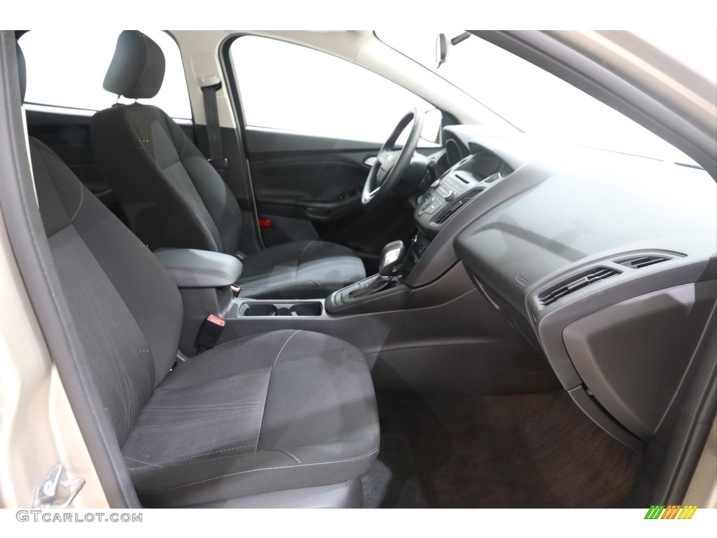 2017 Focus SE Sedan - White Gold / Charcoal Black photo #14