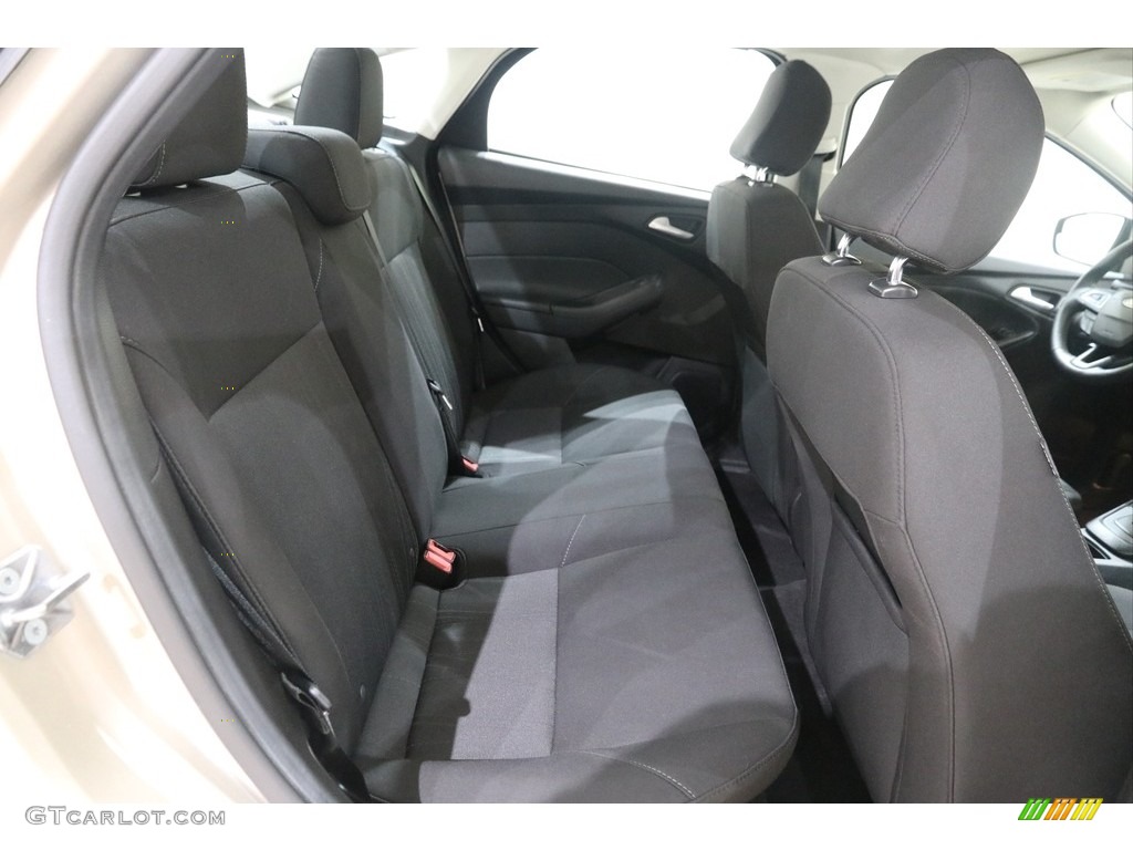 2017 Focus SE Sedan - White Gold / Charcoal Black photo #15