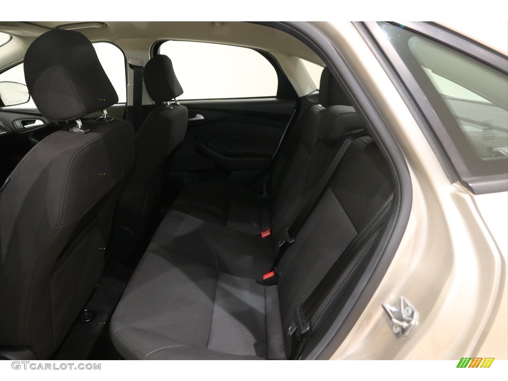 2017 Focus SE Sedan - White Gold / Charcoal Black photo #16