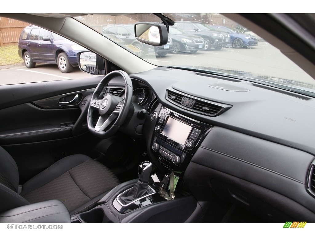 2017 Rogue SV AWD - Gun Metallic / Charcoal photo #16