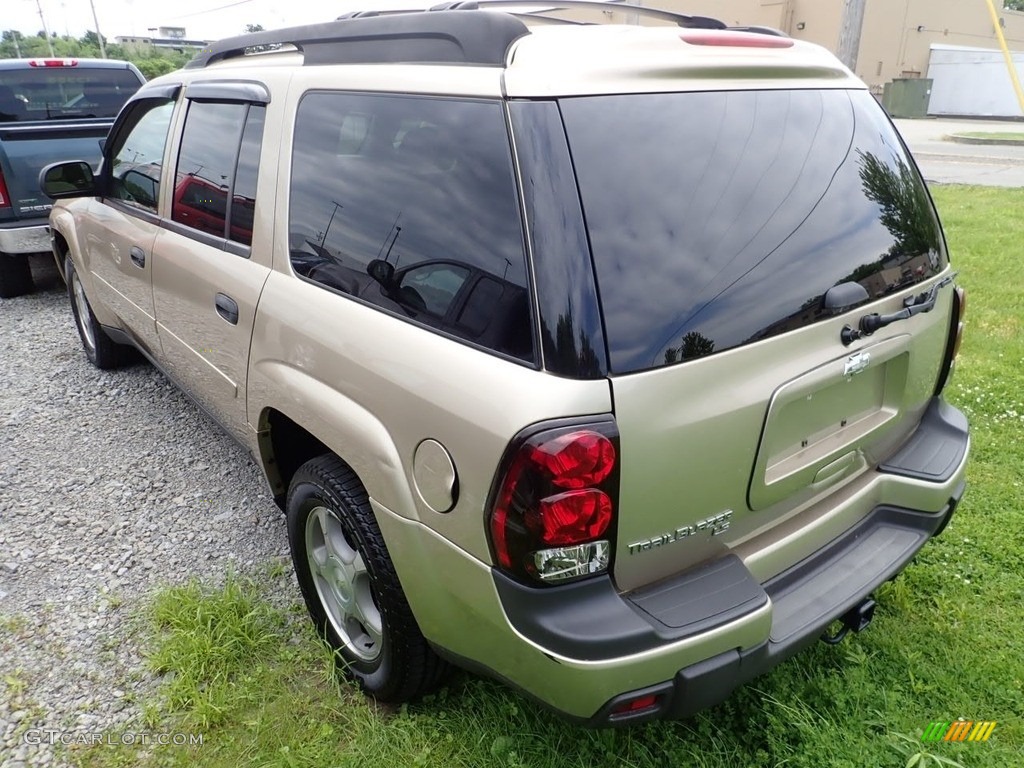2006 TrailBlazer EXT LS 4x4 - Sandstone Metallic / Light Cashmere/Ebony photo #2