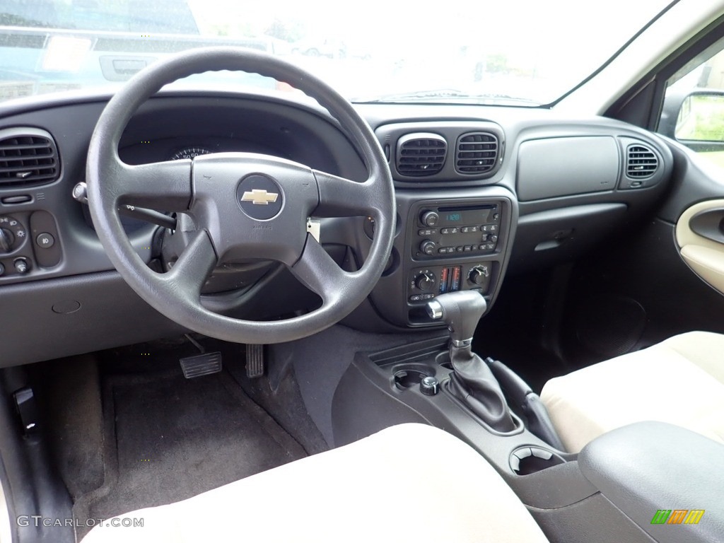 2006 TrailBlazer EXT LS 4x4 - Sandstone Metallic / Light Cashmere/Ebony photo #10