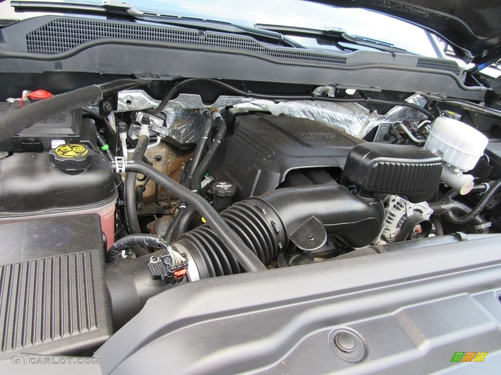 2018 Chevrolet Silverado 2500HD LT Crew Cab Engine Photos
