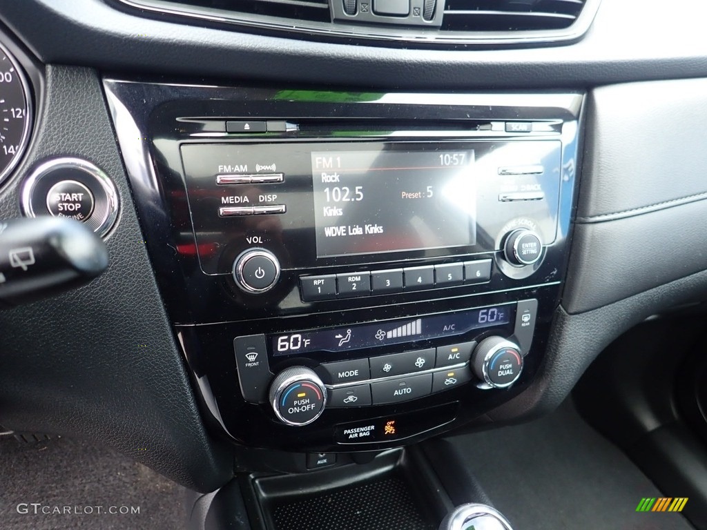 2017 Rogue SV AWD - Gun Metallic / Charcoal photo #27