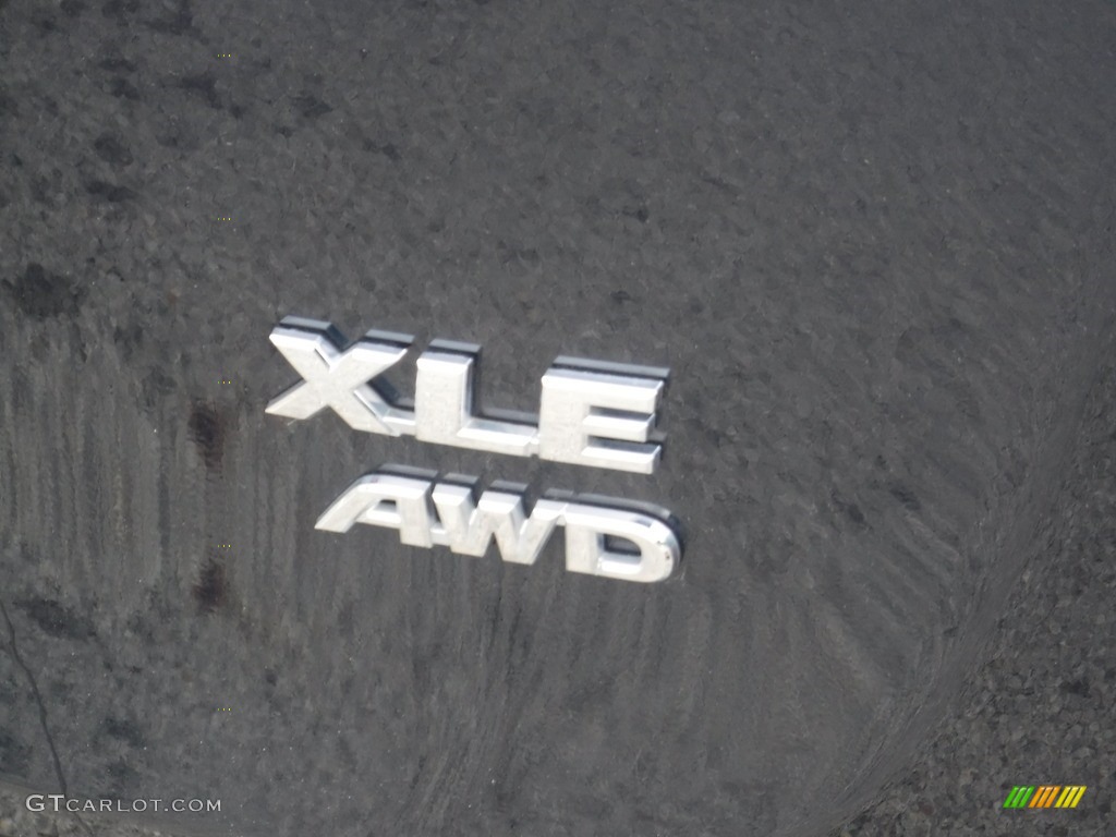 2017 RAV4 XLE AWD - Galactic Aqua Mica / Black photo #16