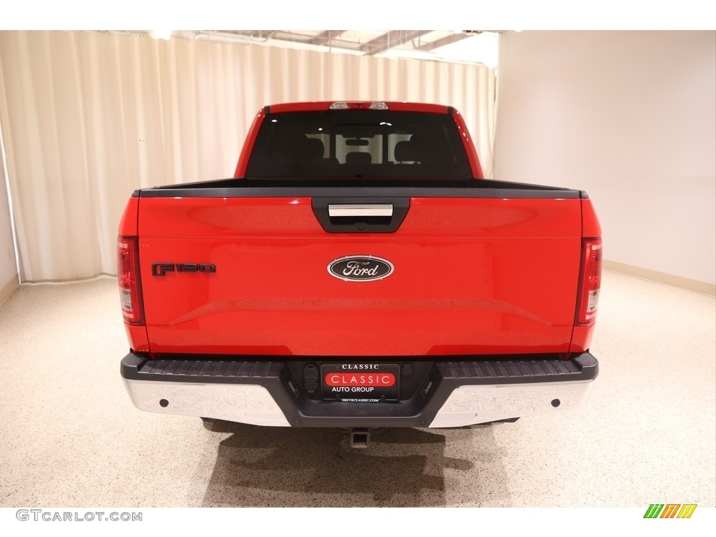 2017 F150 XLT SuperCrew 4x4 - Race Red / Earth Gray photo #4