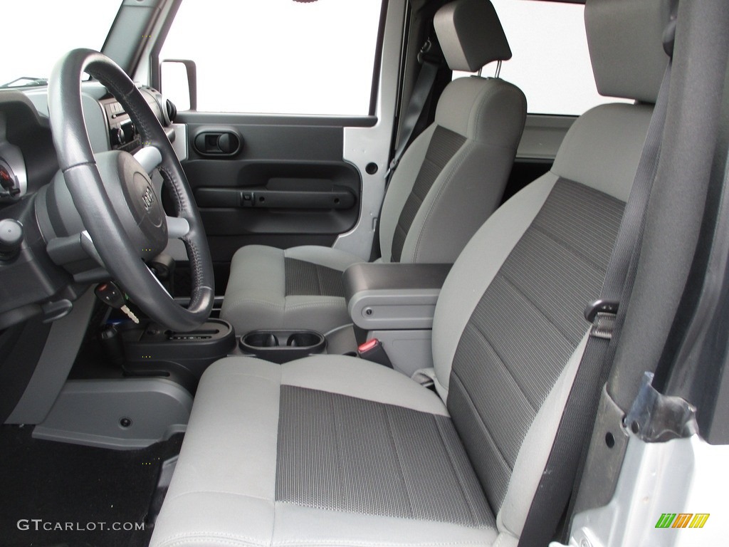 2010 Wrangler Sahara 4x4 - Bright Silver Metallic / Dark Slate Gray/Medium Slate Gray photo #12