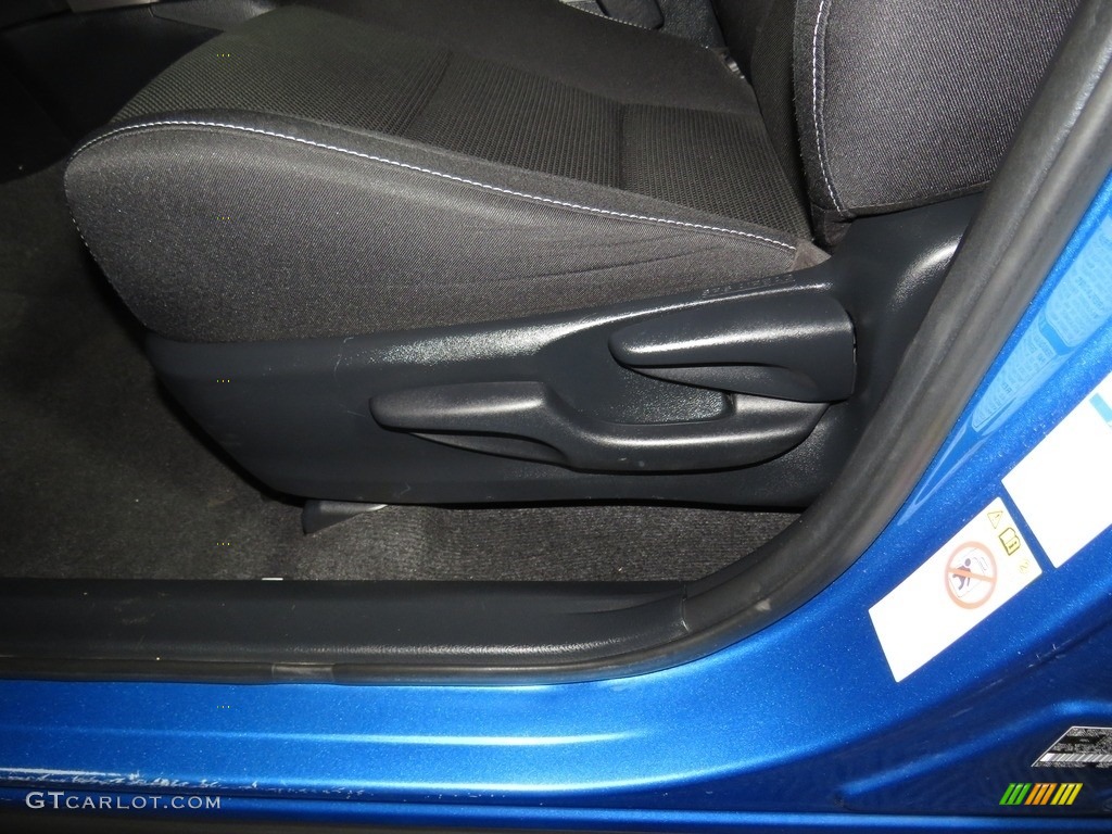 2017 RAV4 XLE - Electric Storm Metallic / Black photo #18