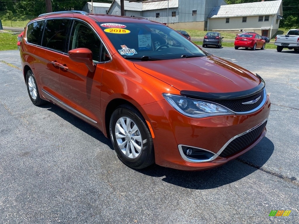 2018 Pacifica Touring L Plus - Copper Pearl / Black/Alloy photo #4