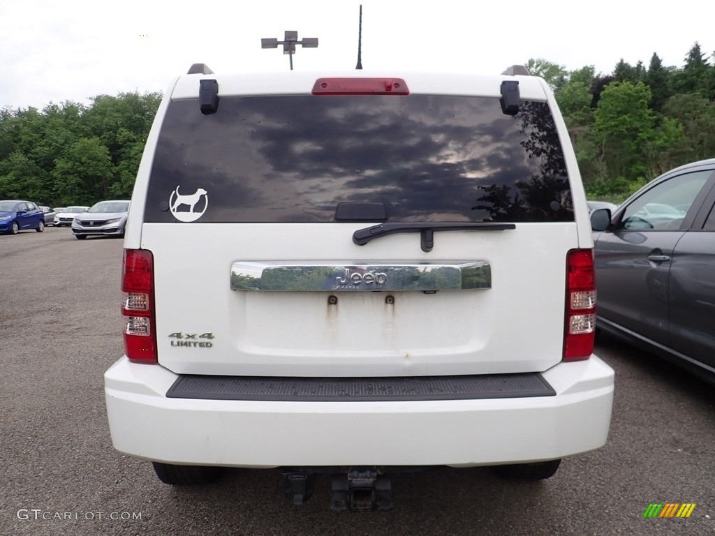 2012 Liberty Jet 4x4 - Bright White / Dark Slate Gray photo #3