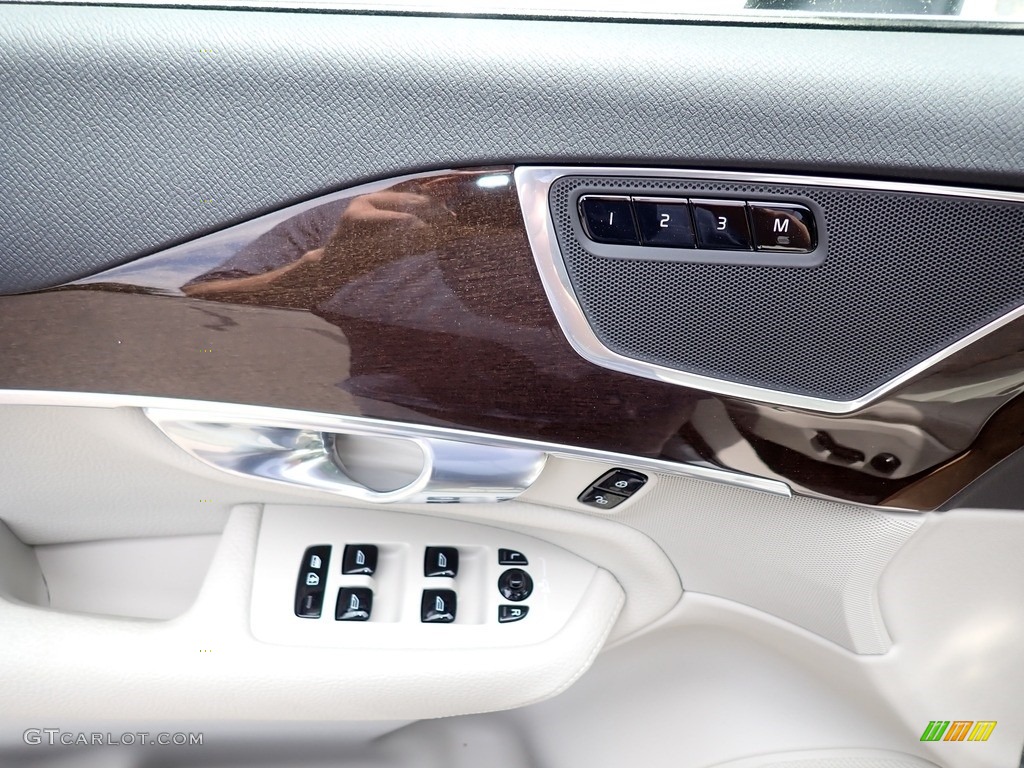 2018 Volvo XC90 T5 AWD Door Panel Photos
