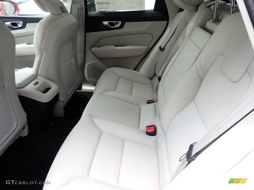 2020 Volvo XC60 T6 AWD Momentum Rear Seat Photo #138242931