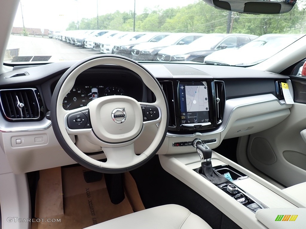 Blonde Interior 2020 Volvo XC60 T6 AWD Momentum Photo #138242957
