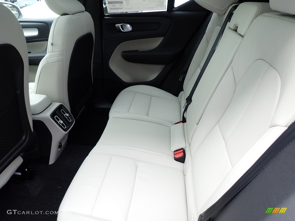 2020 XC40 T5 Momentum AWD - Ice White / Blond/Charcoal photo #8