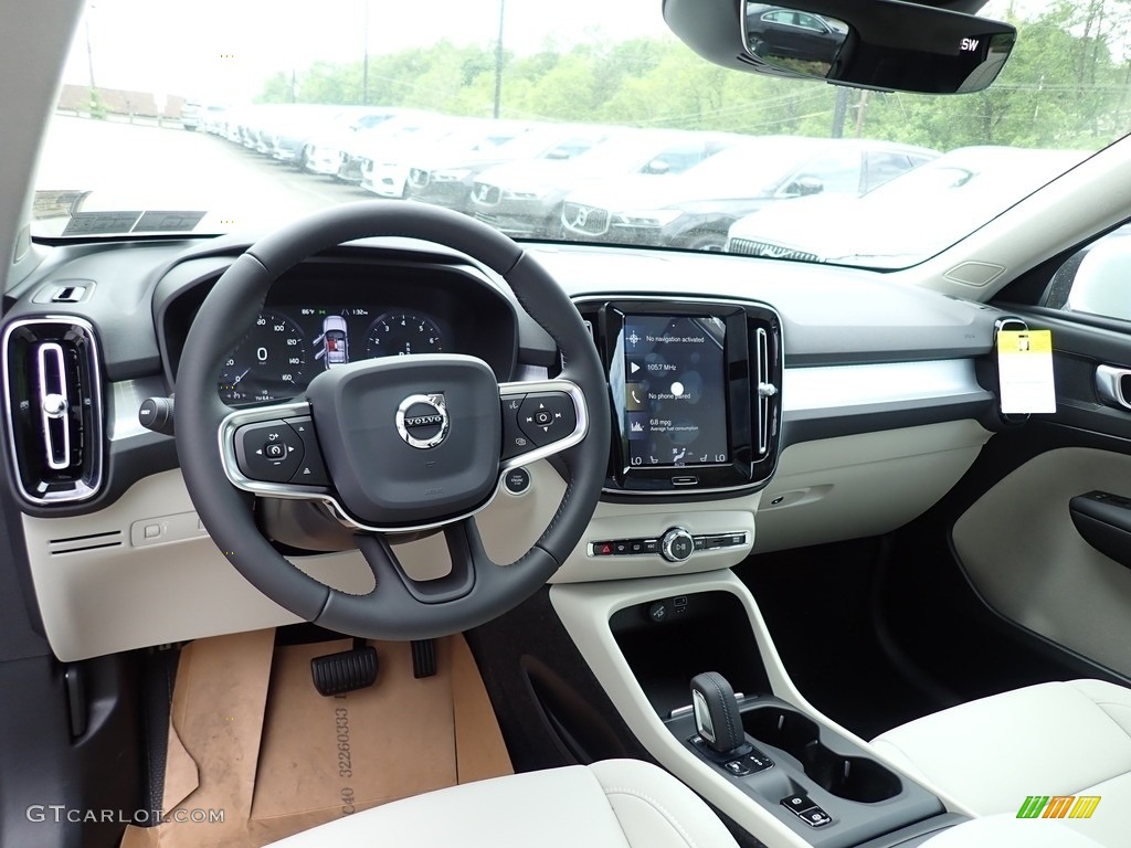 2020 XC40 T5 Momentum AWD - Ice White / Blond/Charcoal photo #9
