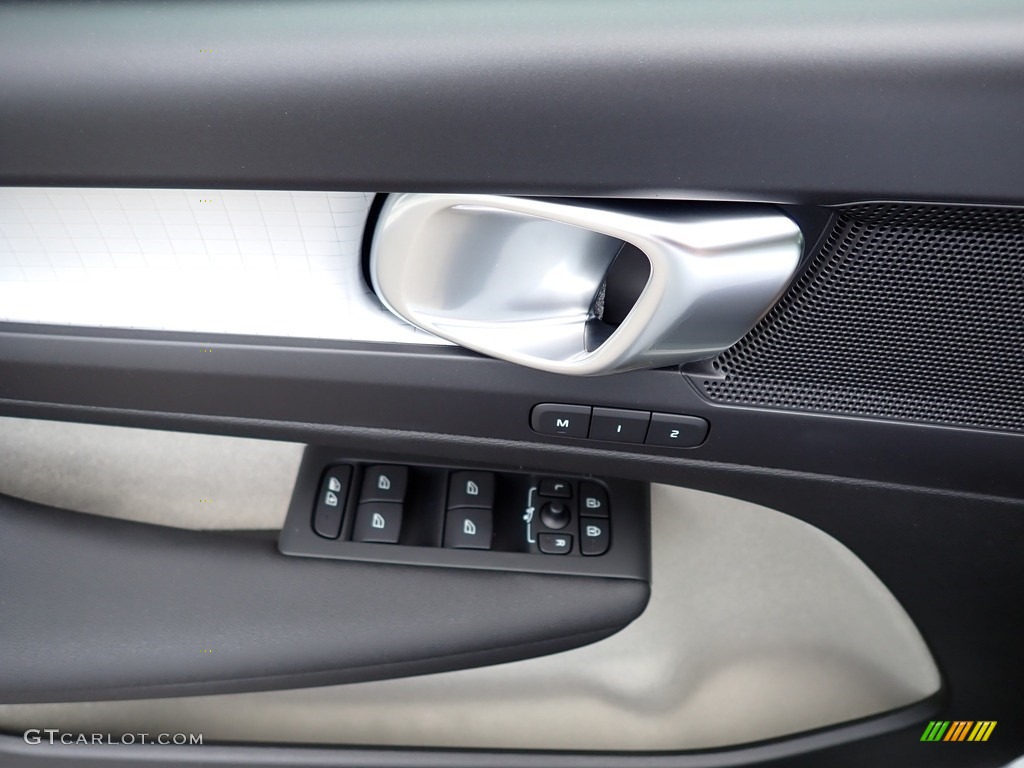 2020 XC40 T5 Momentum AWD - Ice White / Blond/Charcoal photo #10