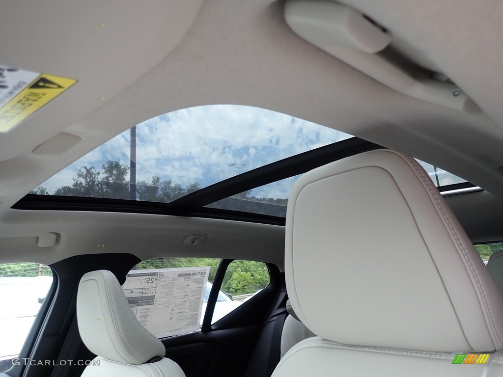 2020 XC40 T5 Momentum AWD - Ice White / Blond/Charcoal photo #13