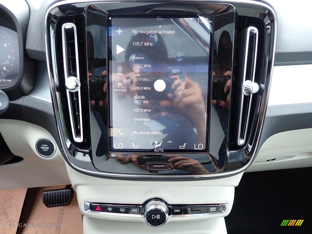 2020 XC40 T5 Momentum AWD - Ice White / Blond/Charcoal photo #15