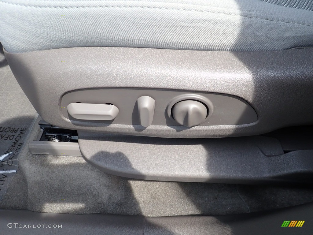 2018 Traverse LT AWD - Pepperdust Metallic / Dark Atmosphere/Medium Ash Gray photo #24
