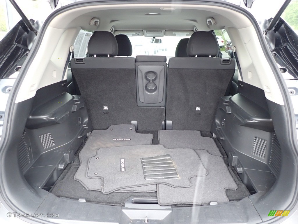 2016 Nissan Rogue SV Trunk Photos