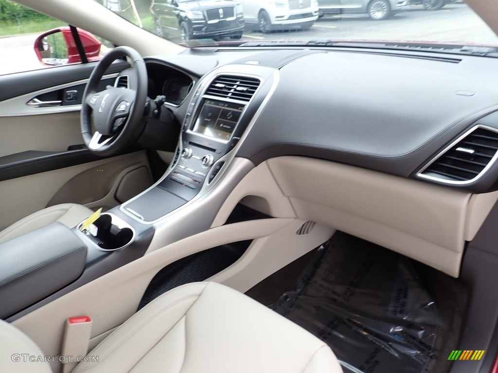 2018 Lincoln MKX Premiere AWD Dashboard Photos