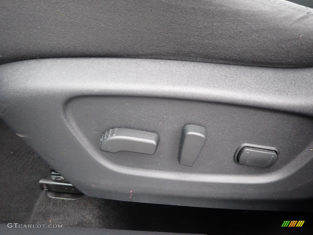 2016 Nissan Rogue SV Front Seat Photo #138256359