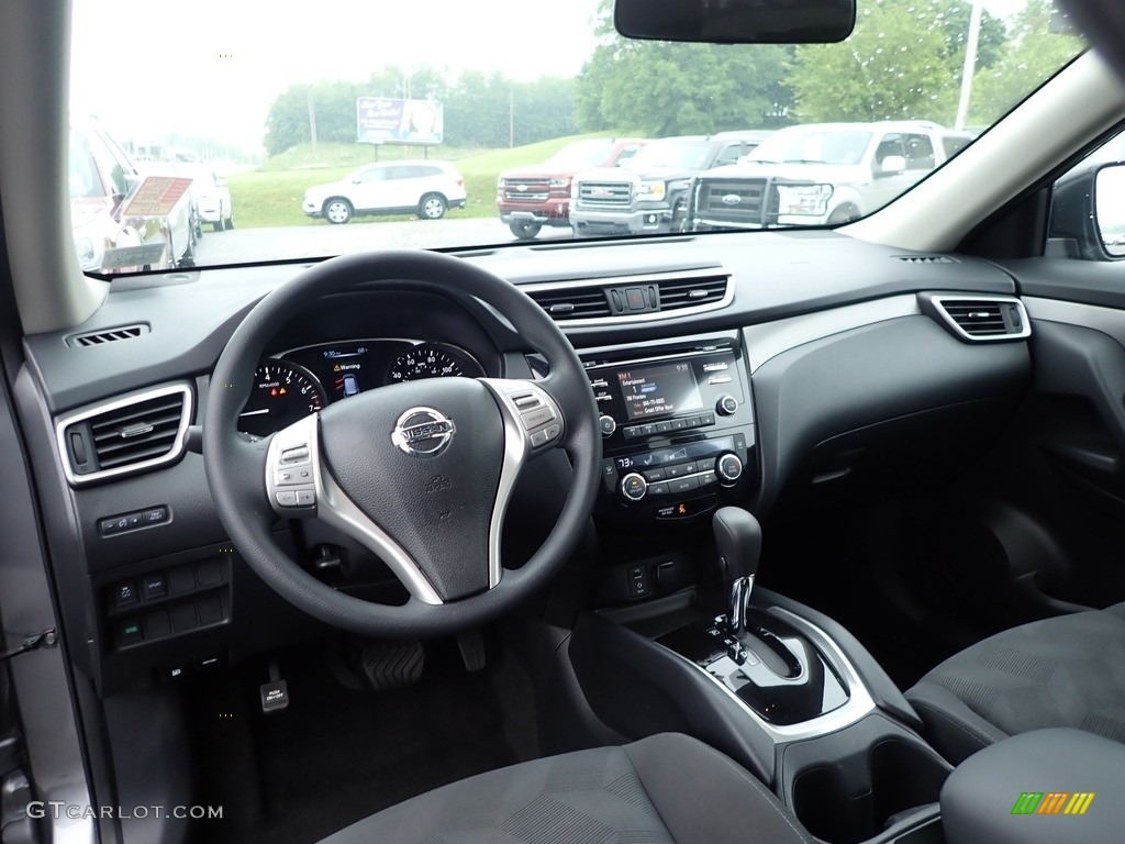 2016 Nissan Rogue SV Dashboard Photos