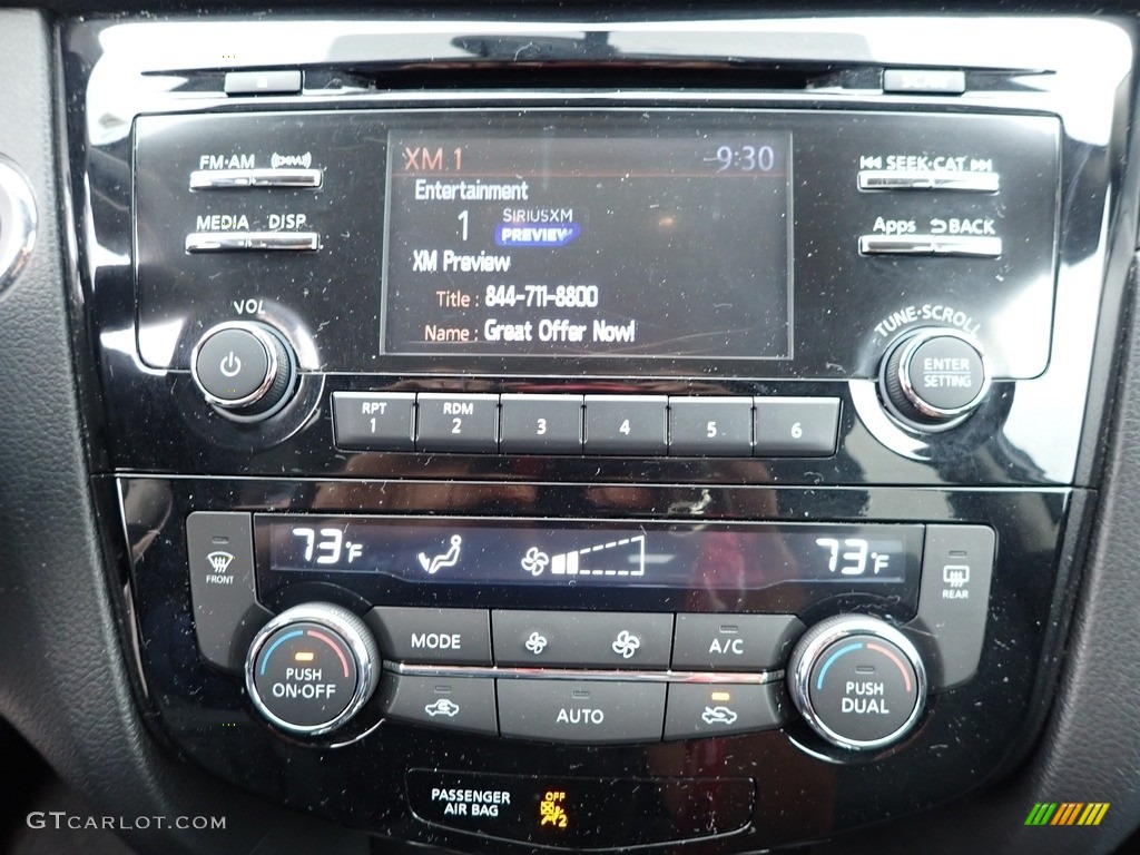 2016 Nissan Rogue SV Controls Photo #138256668
