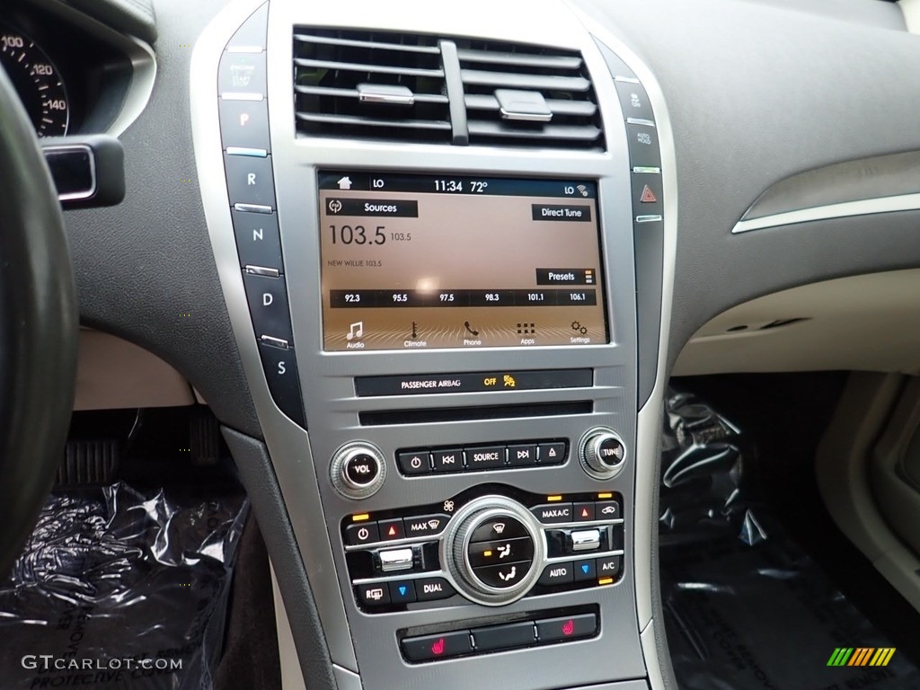 2017 Lincoln MKZ Select AWD Controls Photo #138257643