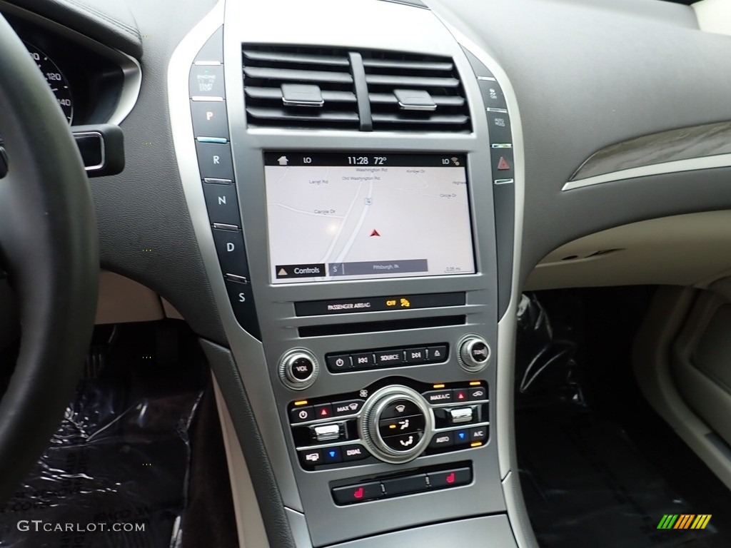 2018 Lincoln MKZ Select AWD Controls Photo #138258828