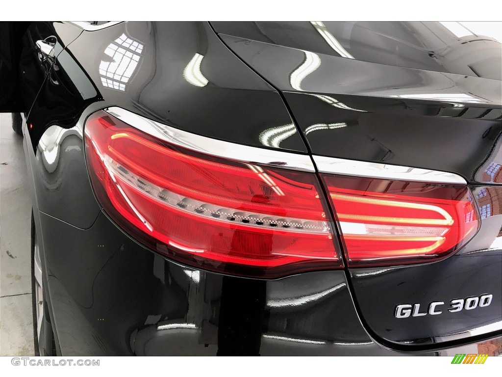 2017 GLC 300 4Matic - Black / Black photo #26