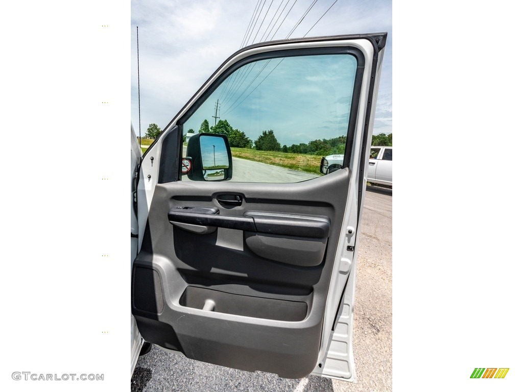 2015 Nissan NV 2500 HD S Cargo Door Panel Photos
