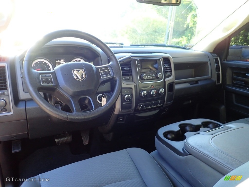 2016 Ram 2500 Tradesman Crew Cab 4x4 Black/Diesel Gray Dashboard Photo #138271688