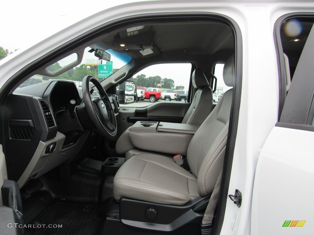 Earth Gray Interior 2018 Ford F550 Super Duty XL Crew Cab 4x4 Chassis Photo #138278639