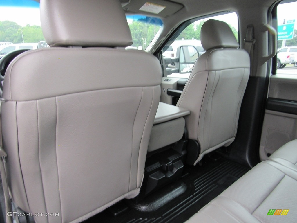 2018 Ford F550 Super Duty XL Crew Cab 4x4 Chassis Rear Seat Photo #138278693
