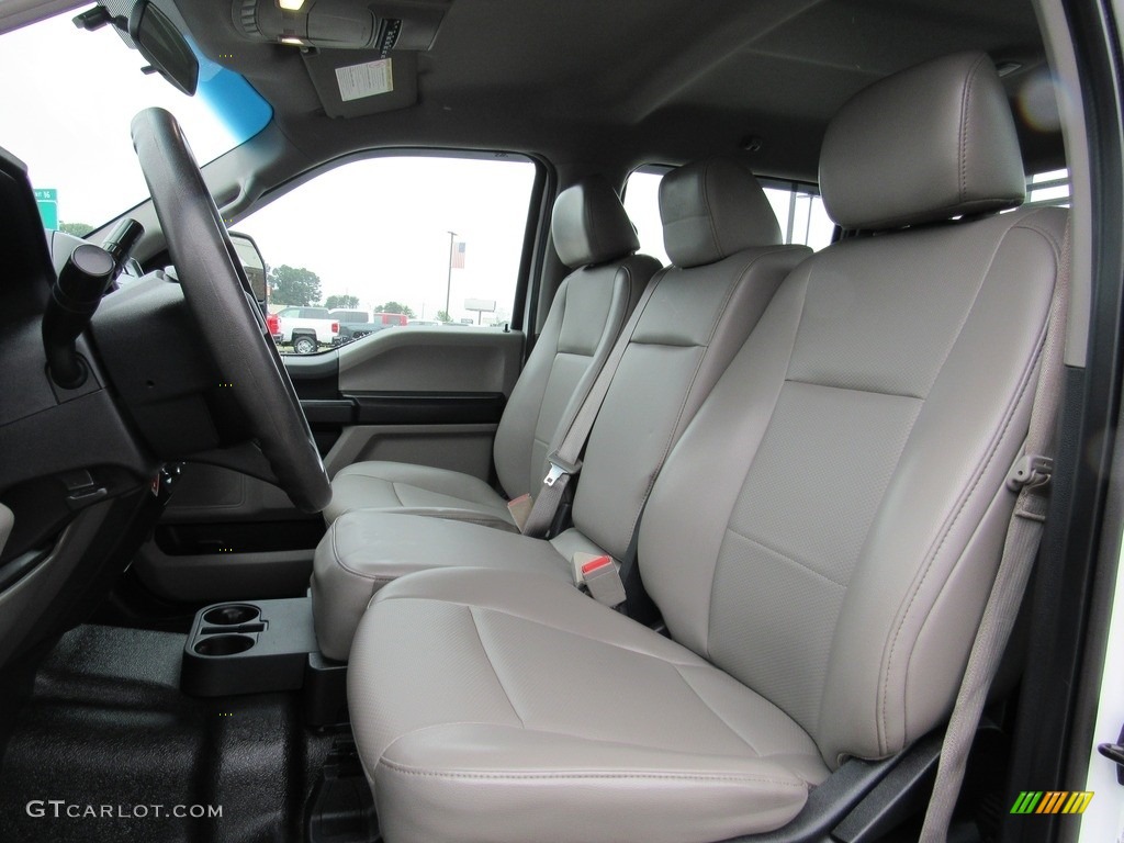 2018 Ford F550 Super Duty XL Crew Cab 4x4 Chassis Front Seat Photo #138278714