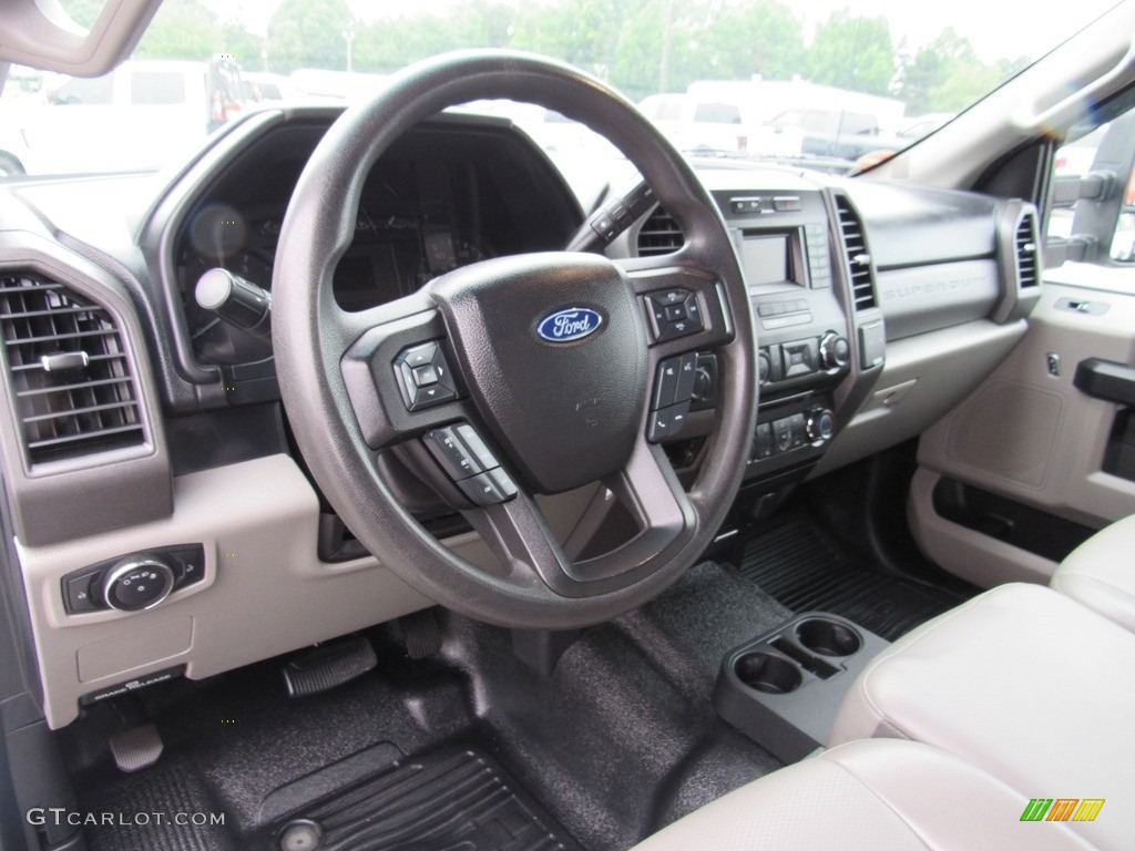 Earth Gray Interior 2018 Ford F550 Super Duty XL Crew Cab 4x4 Chassis Photo #138278753