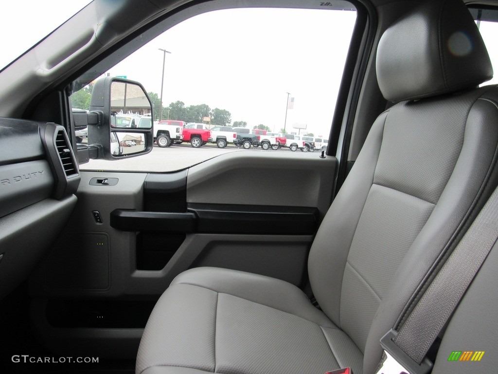 Earth Gray Interior 2018 Ford F550 Super Duty XL Crew Cab 4x4 Chassis Photo #138278915