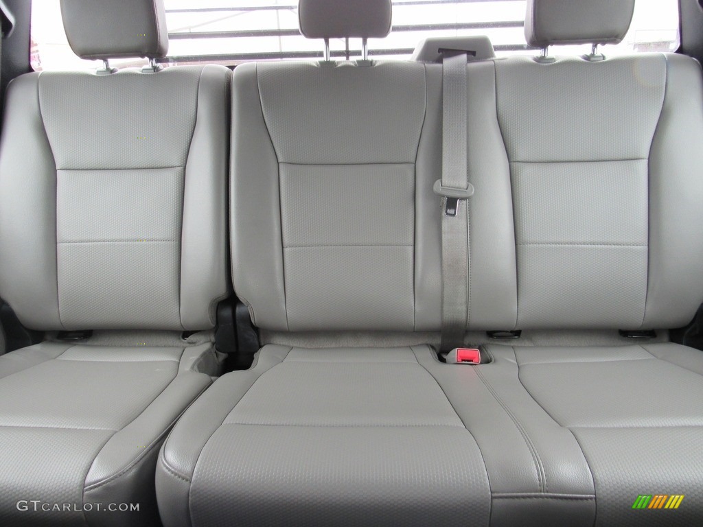 Earth Gray Interior 2018 Ford F550 Super Duty XL Crew Cab 4x4 Chassis Photo #138278978