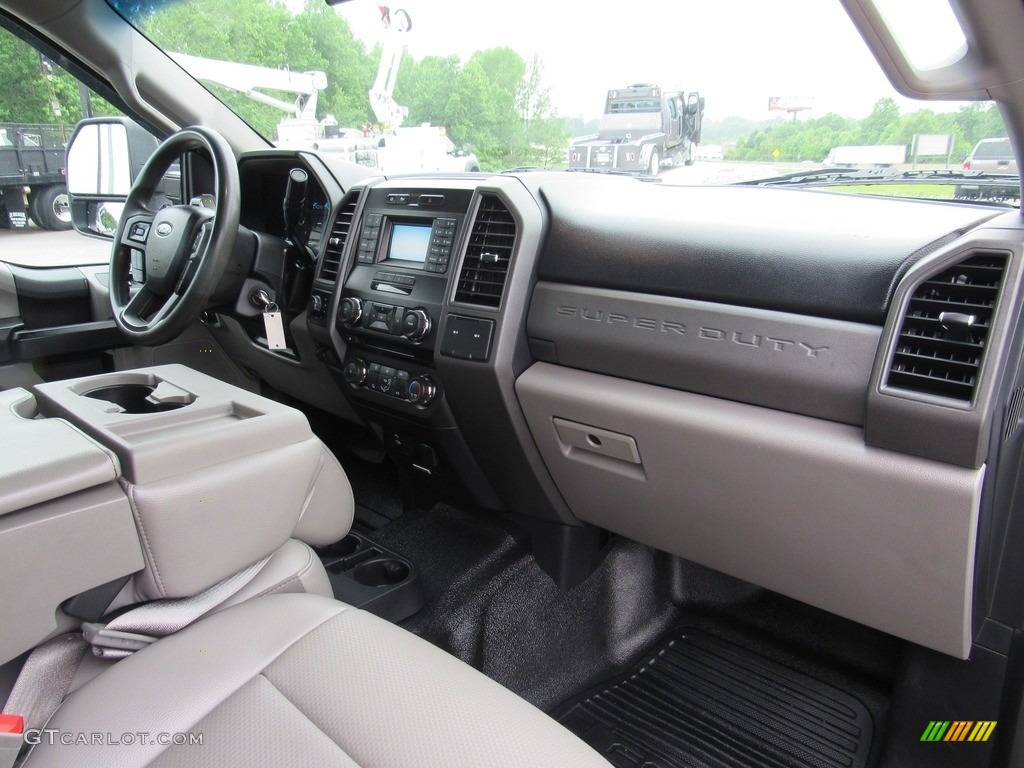 2018 Ford F550 Super Duty XL Crew Cab 4x4 Chassis Earth Gray Dashboard Photo #138279056