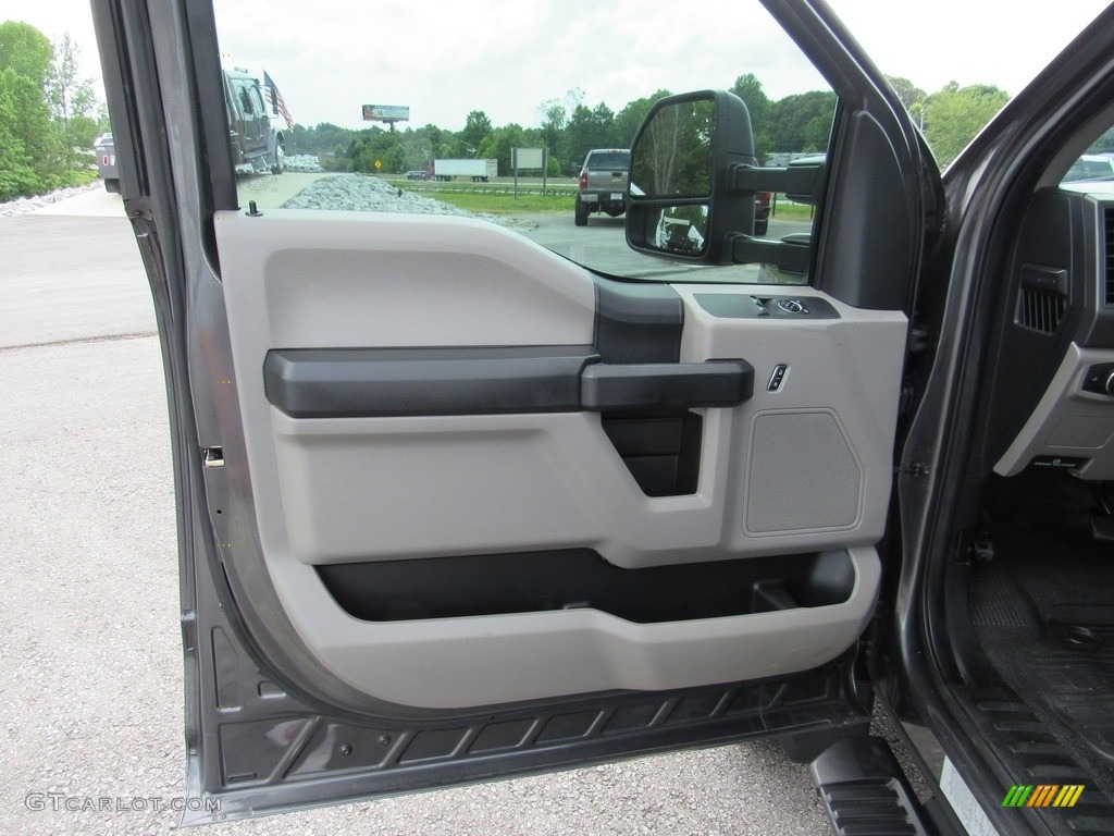 2017 Ford F550 Super Duty XL Regular Cab 4x4 Rollback Truck Medium Earth Gray Door Panel Photo #138279800