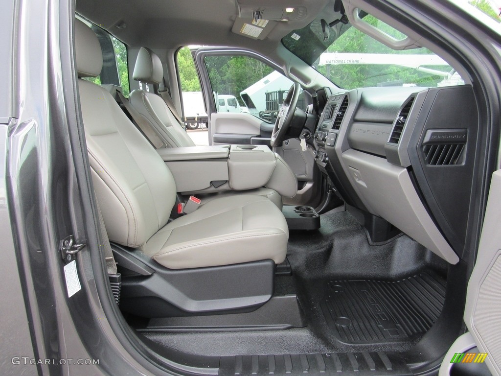 2017 Ford F550 Super Duty XL Regular Cab 4x4 Rollback Truck Front Seat Photo #138280100