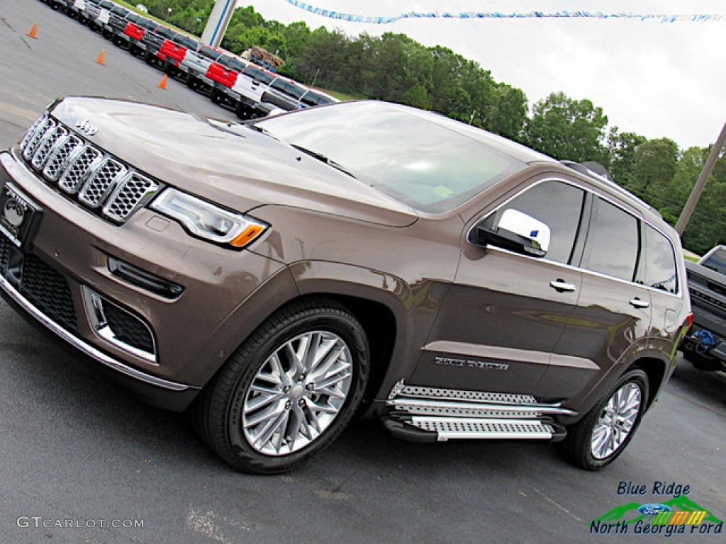2018 Grand Cherokee Summit 4x4 - Walnut Brown Metallic / Dark Sienna Brown/Black photo #32